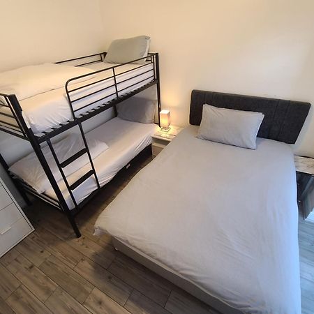 Ifield Gatwick Rooms-Travel Service-Airport Parking מראה חיצוני תמונה