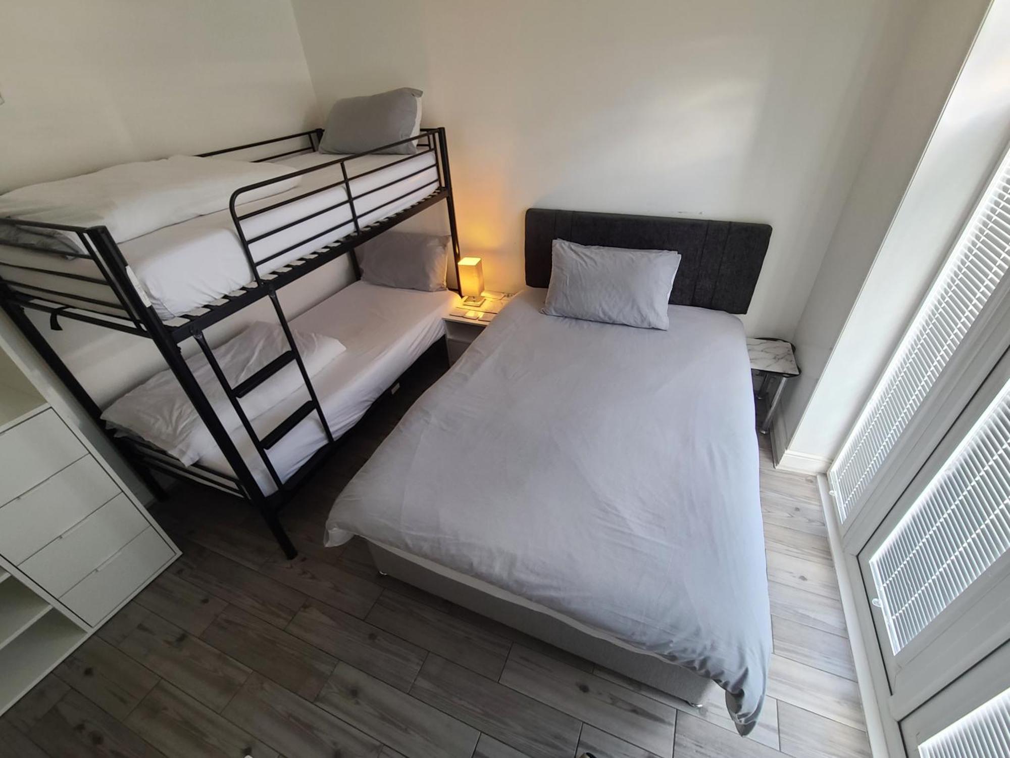 Ifield Gatwick Rooms-Travel Service-Airport Parking מראה חיצוני תמונה