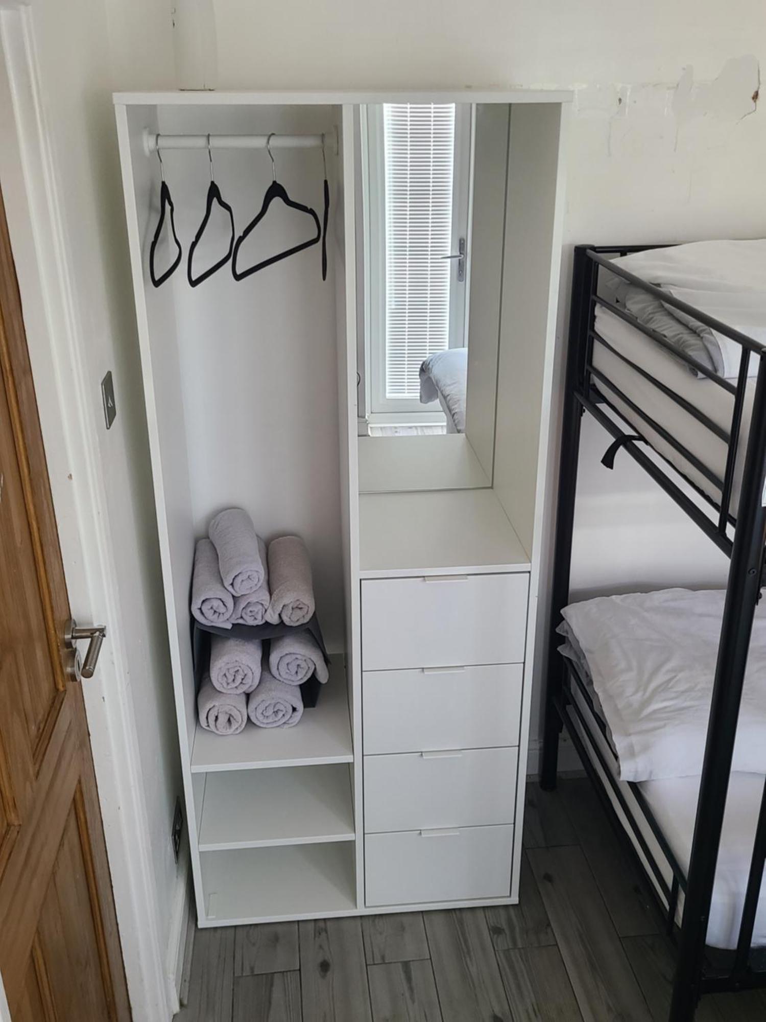 Ifield Gatwick Rooms-Travel Service-Airport Parking מראה חיצוני תמונה