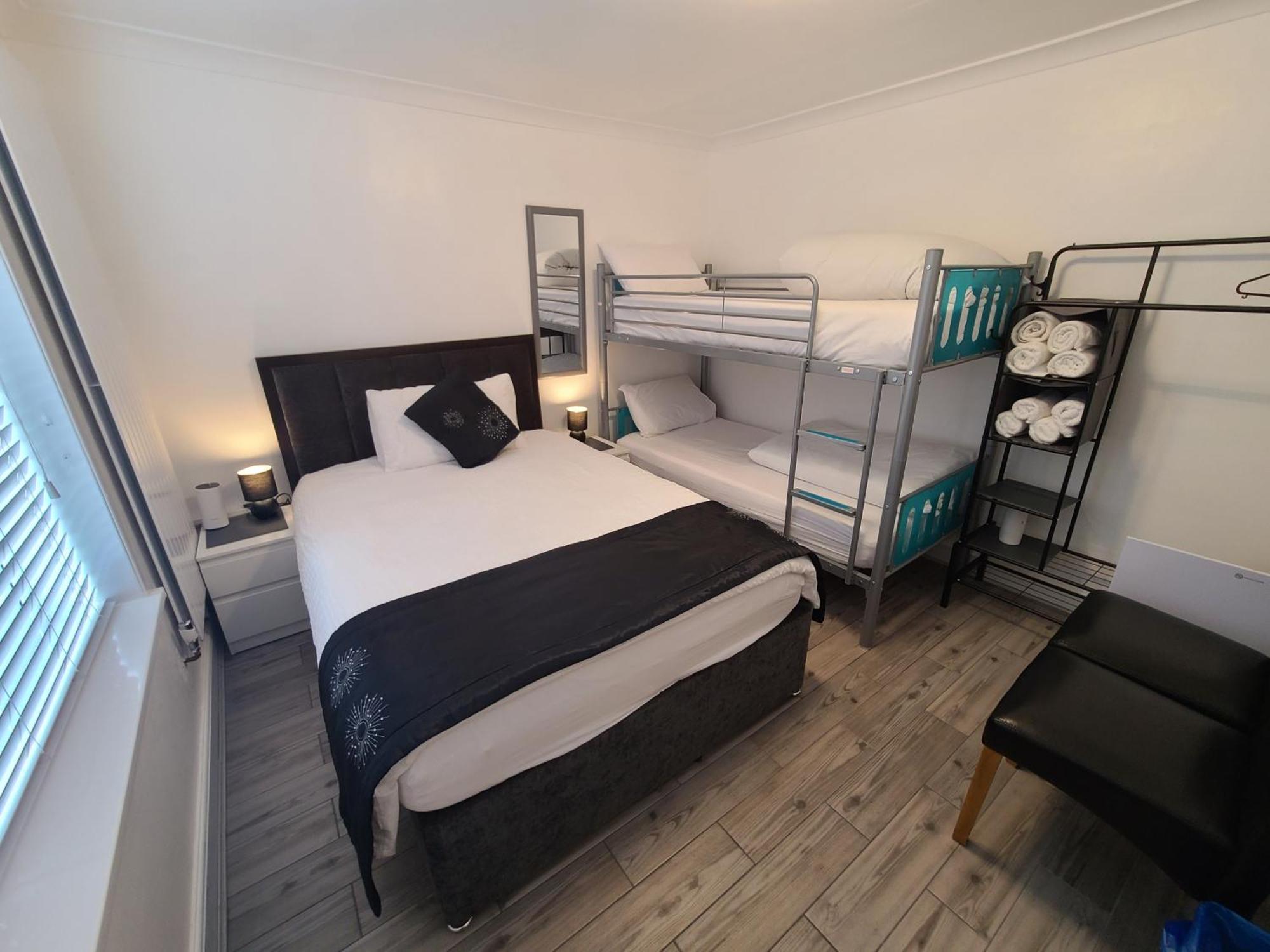 Ifield Gatwick Rooms-Travel Service-Airport Parking מראה חיצוני תמונה