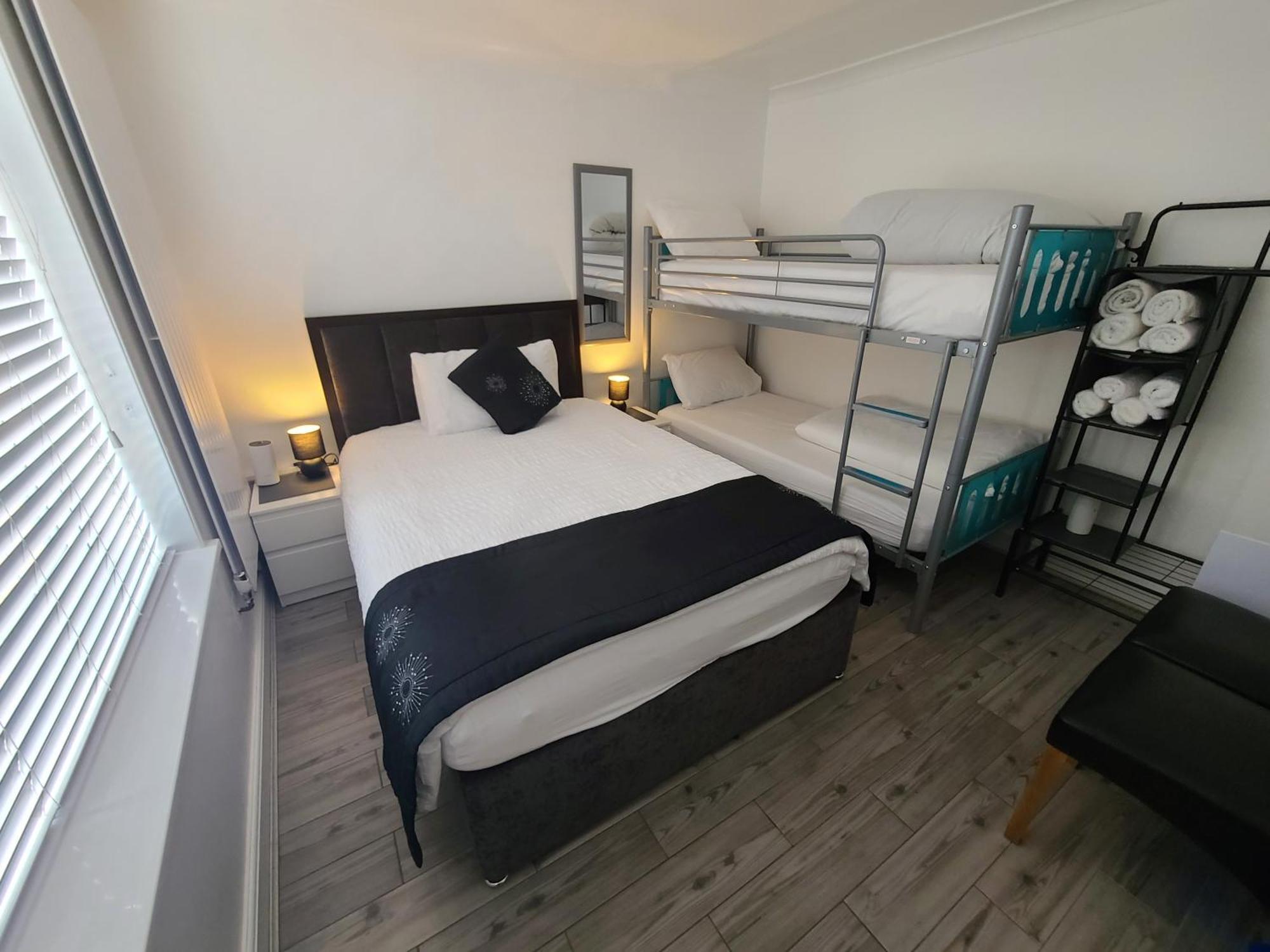 Ifield Gatwick Rooms-Travel Service-Airport Parking מראה חיצוני תמונה