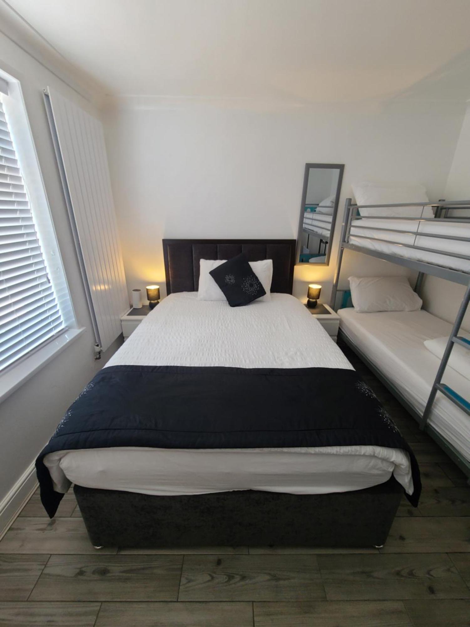 Ifield Gatwick Rooms-Travel Service-Airport Parking מראה חיצוני תמונה