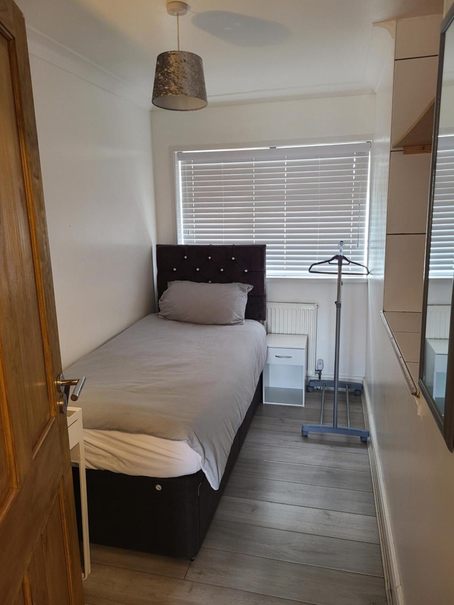 Ifield Gatwick Rooms-Travel Service-Airport Parking מראה חיצוני תמונה