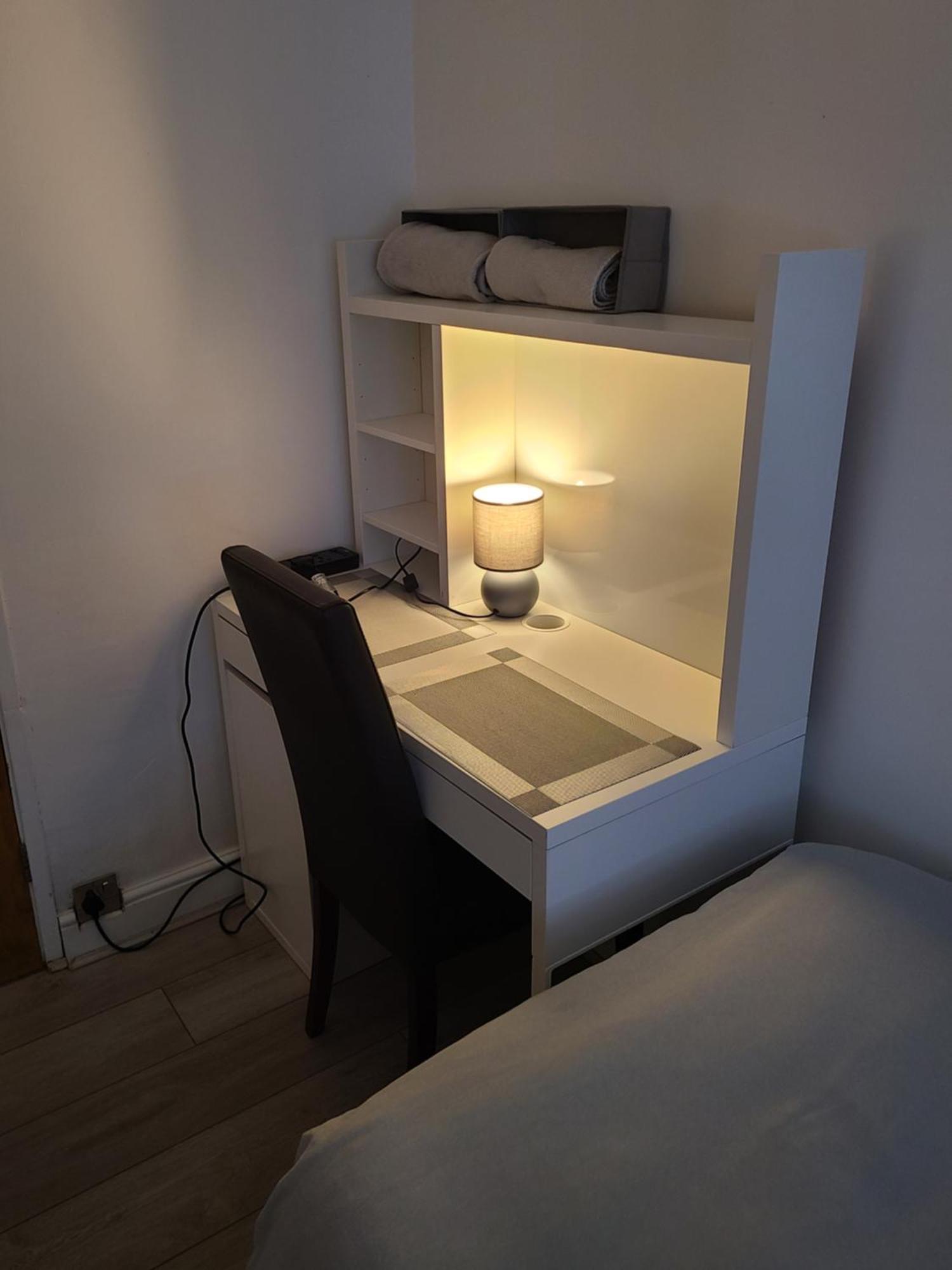 Ifield Gatwick Rooms-Travel Service-Airport Parking מראה חיצוני תמונה