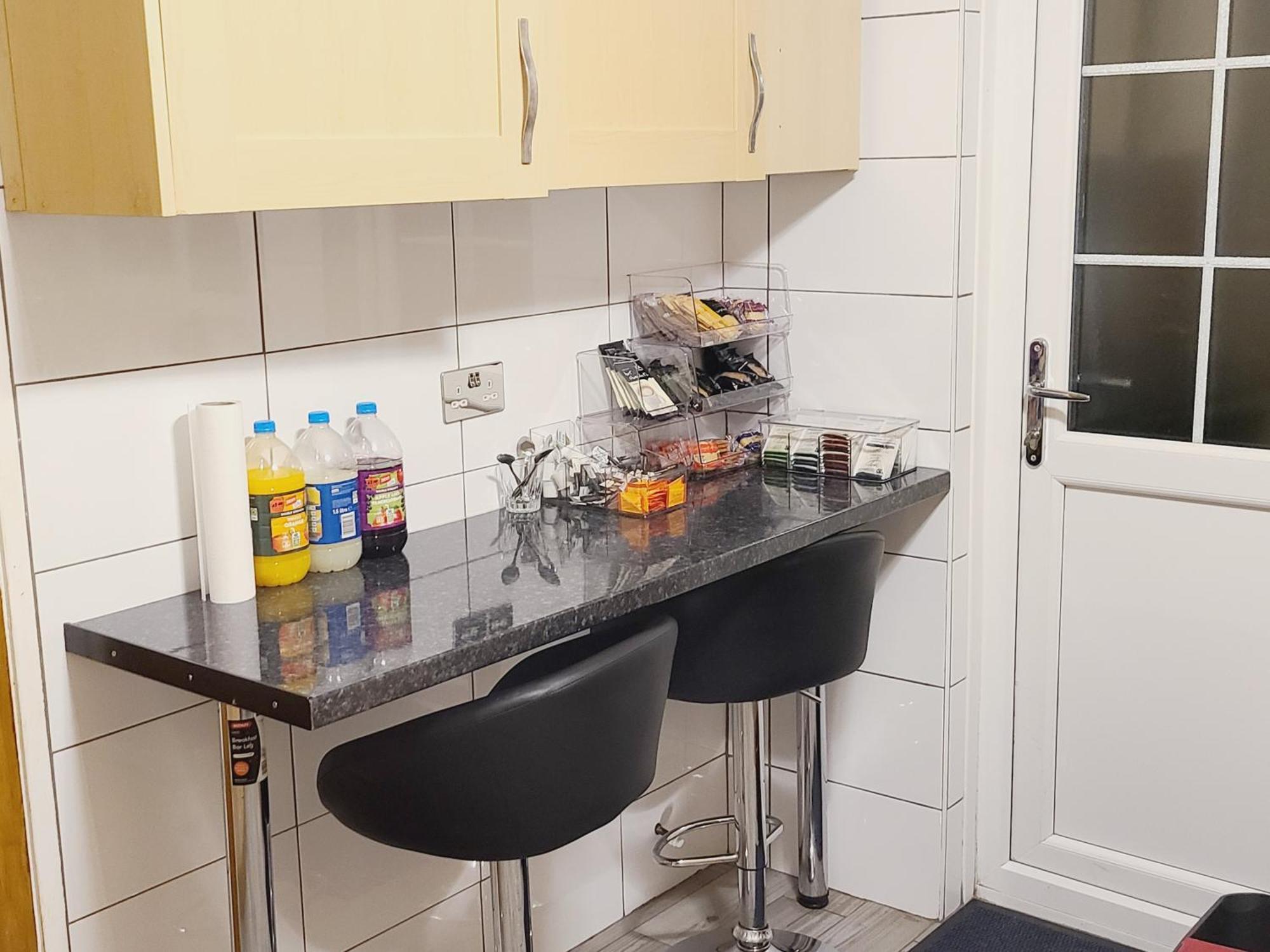 Ifield Gatwick Rooms-Travel Service-Airport Parking מראה חיצוני תמונה